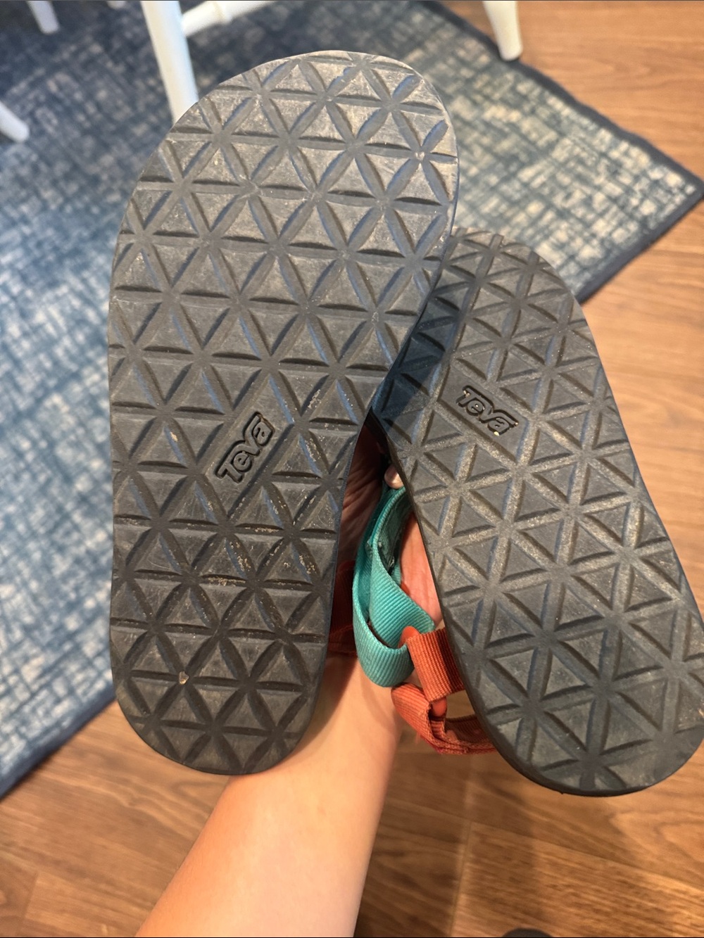 Tevas - Picture 2 of 3